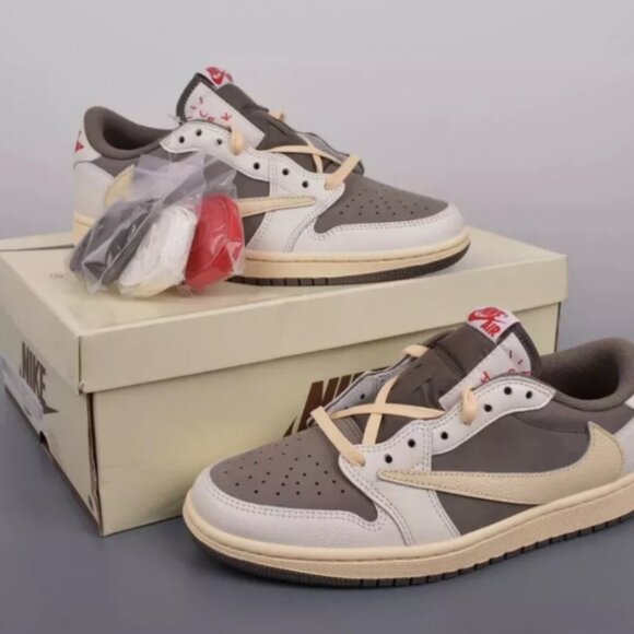 Travis Scott x AJ1 Retro Low OG SP Reverse Mocha - Picture 2 of 7